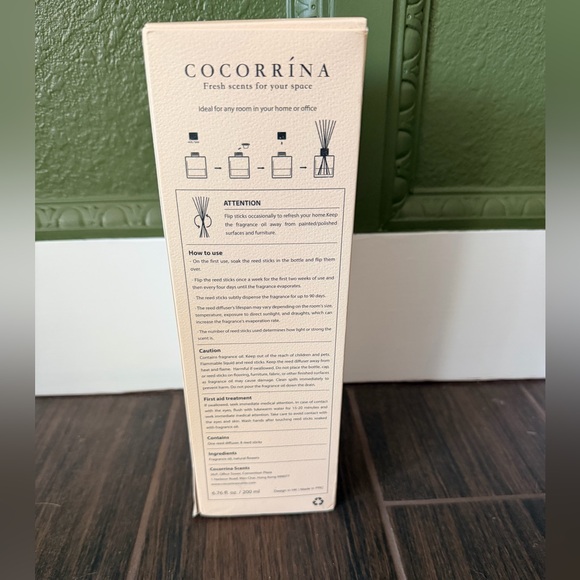 Cocorrina Clean Linen Reed Diffuser - Picture 2 of 3
